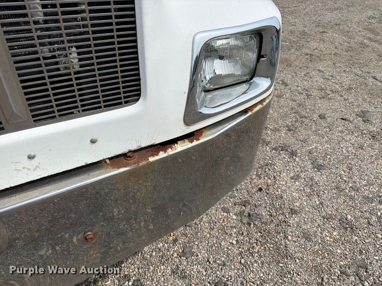 image for item FT6158 2002 Peterbilt 330 utility / service truck