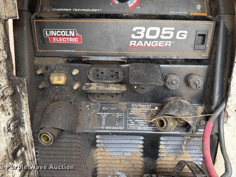 image for item FT6158 2002 Peterbilt 330 utility / service truck