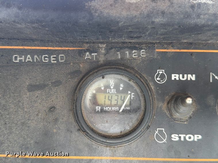 image for item FT6158 2002 Peterbilt 330 utility / service truck