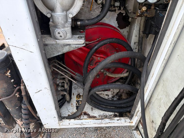 image for item FT6158 2002 Peterbilt 330 utility / service truck