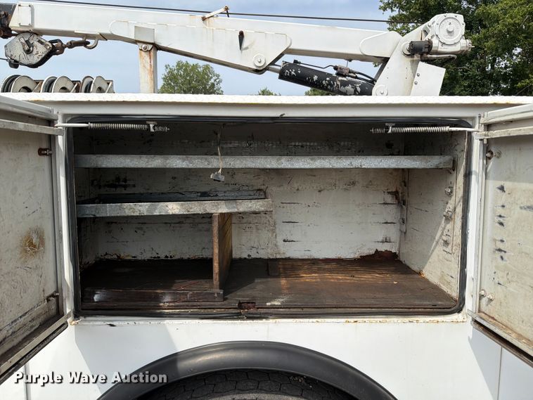 image for item FT6158 2002 Peterbilt 330 utility / service truck
