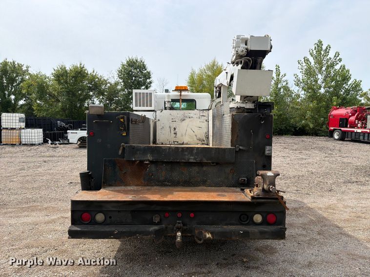 image for item FT6158 2002 Peterbilt 330 utility / service truck