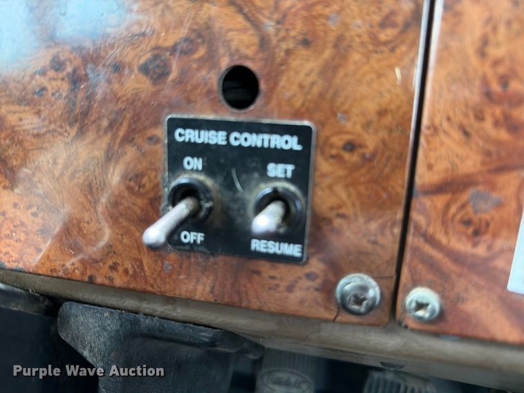 image for item FT6158 2002 Peterbilt 330 utility / service truck