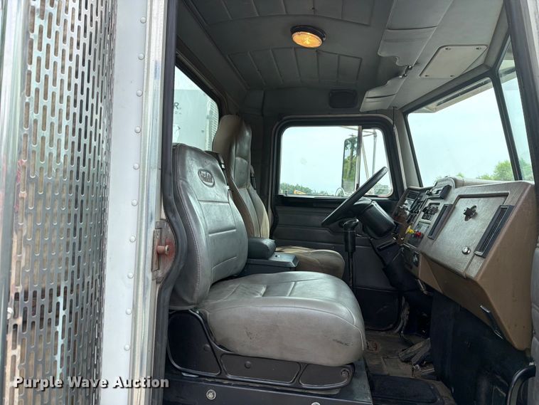 image for item FT6158 2002 Peterbilt 330 utility / service truck
