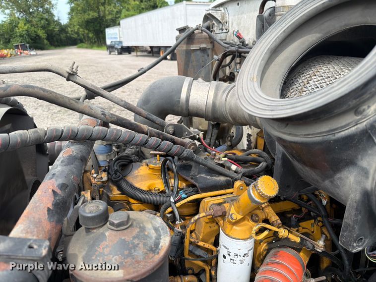 image for item FT6158 2002 Peterbilt 330 utility / service truck