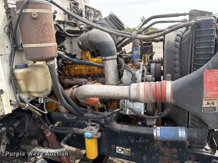 image for item FT6158 2002 Peterbilt 330 utility / service truck