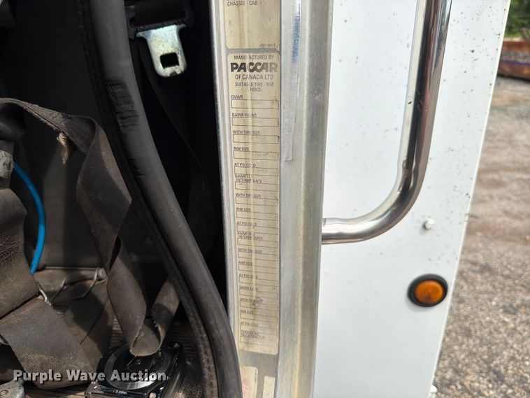 image for item FT6158 2002 Peterbilt 330 utility / service truck