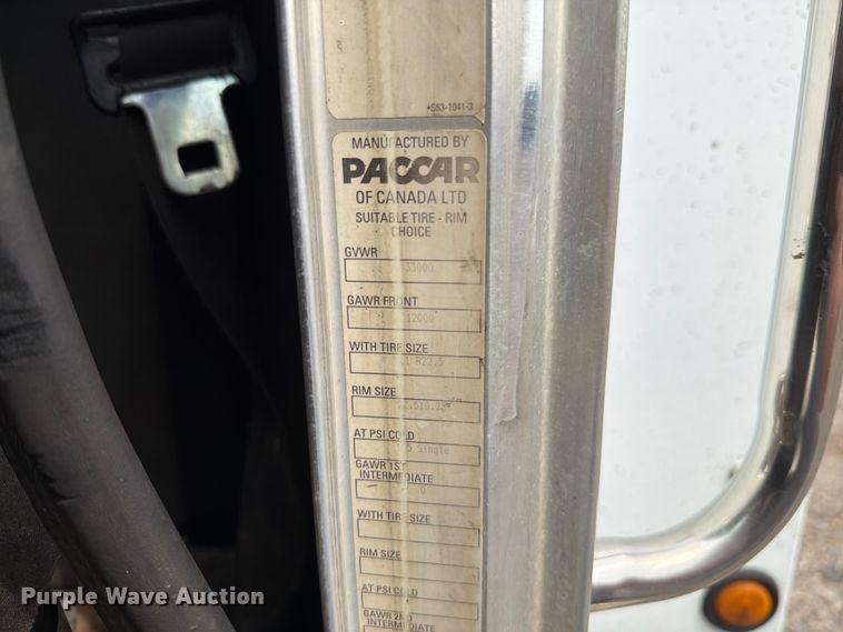 image for item FT6158 2002 Peterbilt 330 utility / service truck
