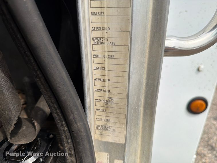 image for item FT6158 2002 Peterbilt 330 utility / service truck