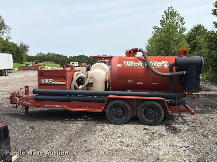 image for item FT6167 Ditch Witch FX30 vacuum excavator