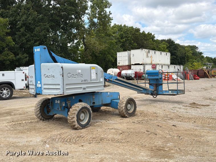 image for item FT6184 1999 Genie S-40 boom lift
