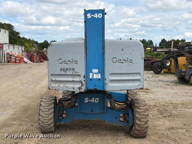 image for item FT6184 1999 Genie S-40 boom lift