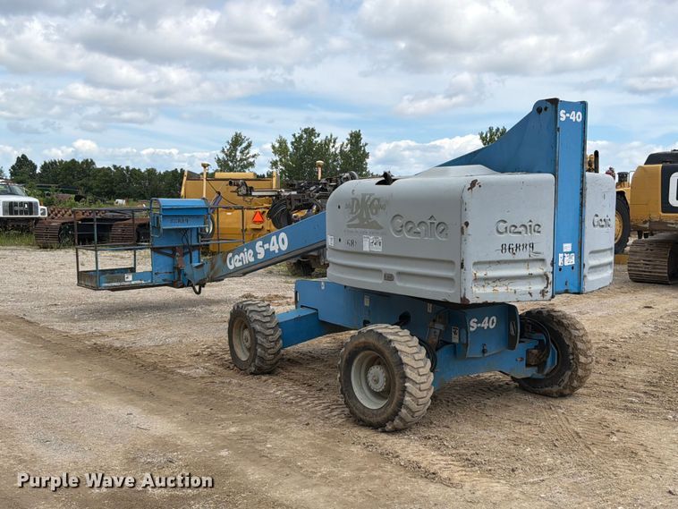 image for item FT6184 1999 Genie S-40 boom lift