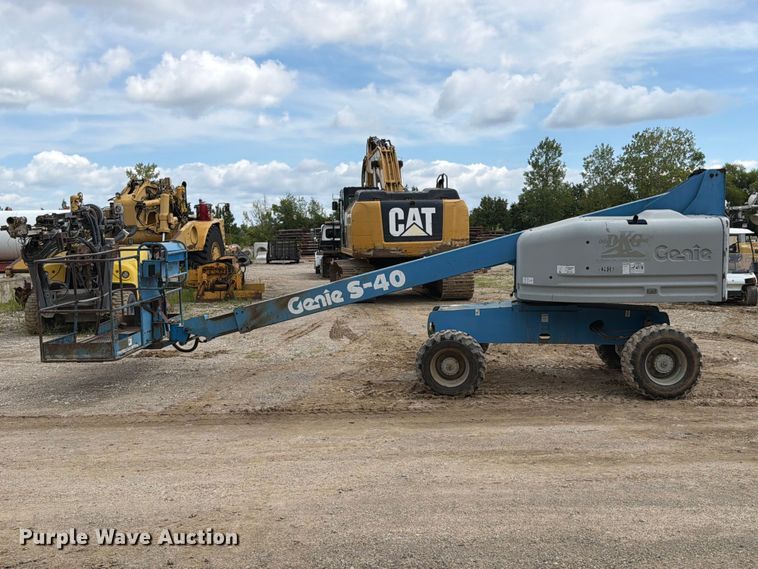 image for item FT6184 1999 Genie S-40 boom lift