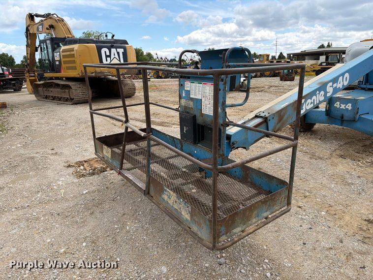image for item FT6184 1999 Genie S-40 boom lift