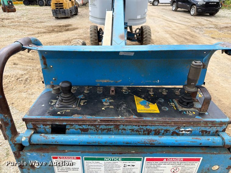 image for item FT6184 1999 Genie S-40 boom lift