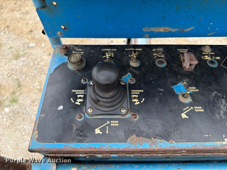 image for item FT6184 1999 Genie S-40 boom lift
