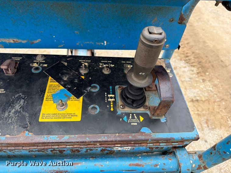 image for item FT6184 1999 Genie S-40 boom lift