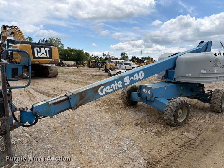 image for item FT6184 1999 Genie S-40 boom lift