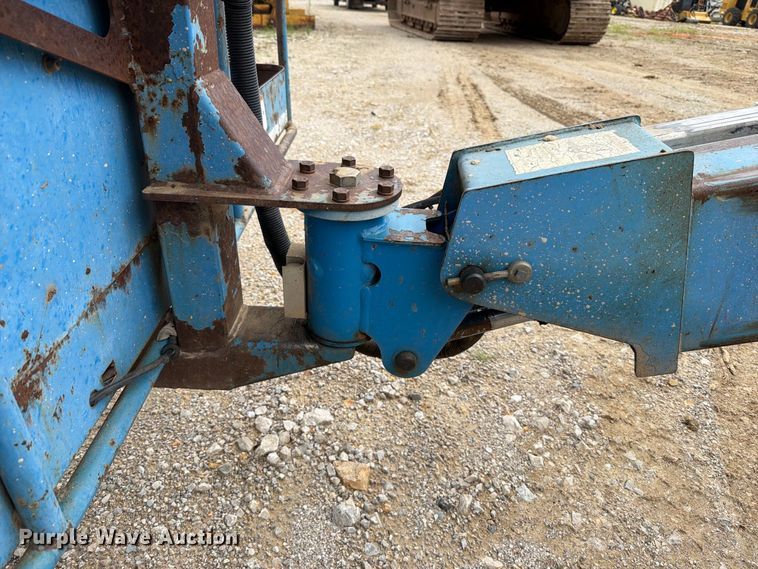 image for item FT6184 1999 Genie S-40 boom lift