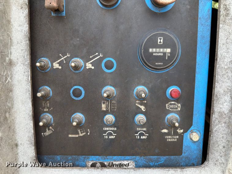 image for item FT6184 1999 Genie S-40 boom lift