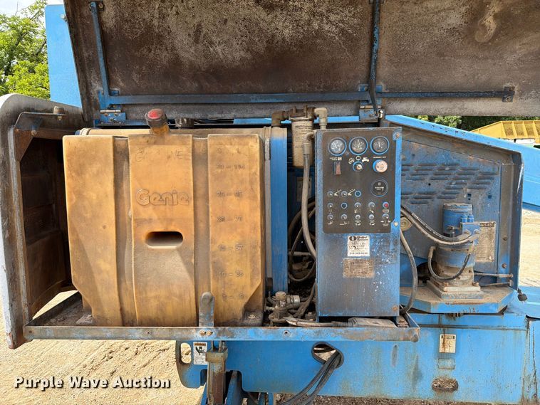 image for item FT6184 1999 Genie S-40 boom lift