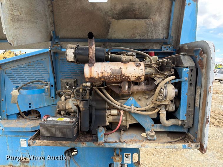 image for item FT6184 1999 Genie S-40 boom lift