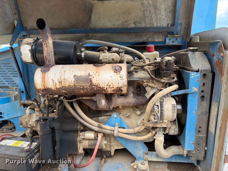 image for item FT6184 1999 Genie S-40 boom lift