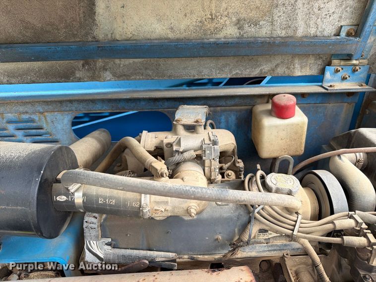 image for item FT6184 1999 Genie S-40 boom lift