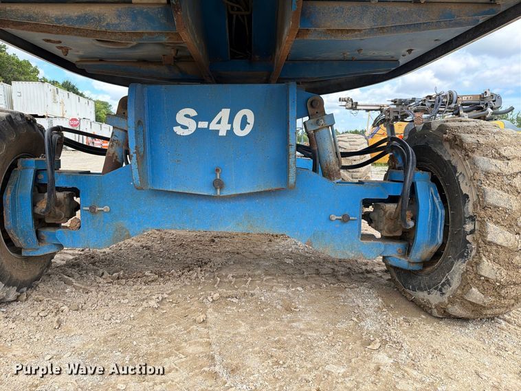 image for item FT6184 1999 Genie S-40 boom lift