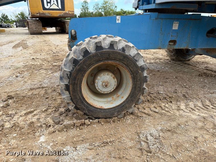 image for item FT6184 1999 Genie S-40 boom lift