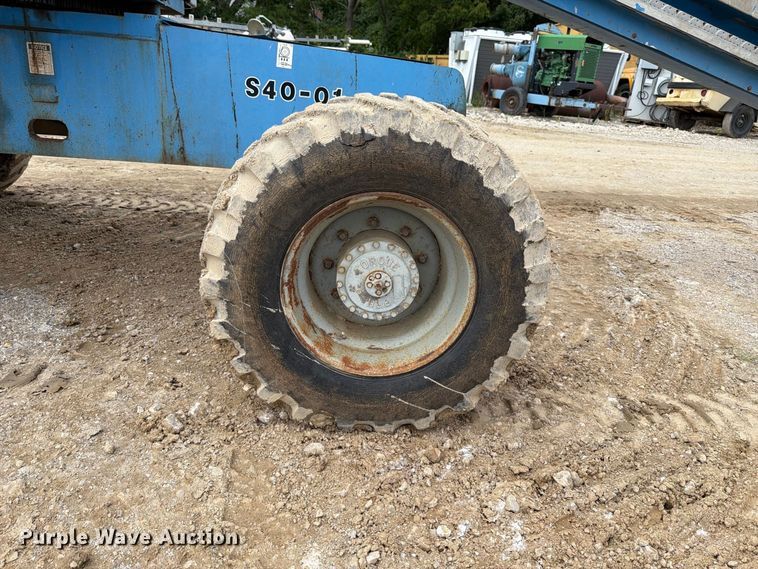 image for item FT6184 1999 Genie S-40 boom lift