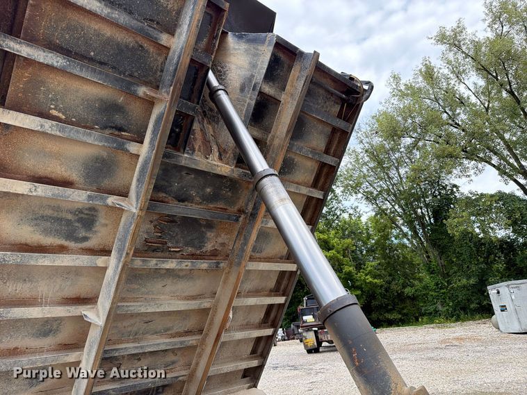 image for item FT6186 2017 International 4300 dump truck