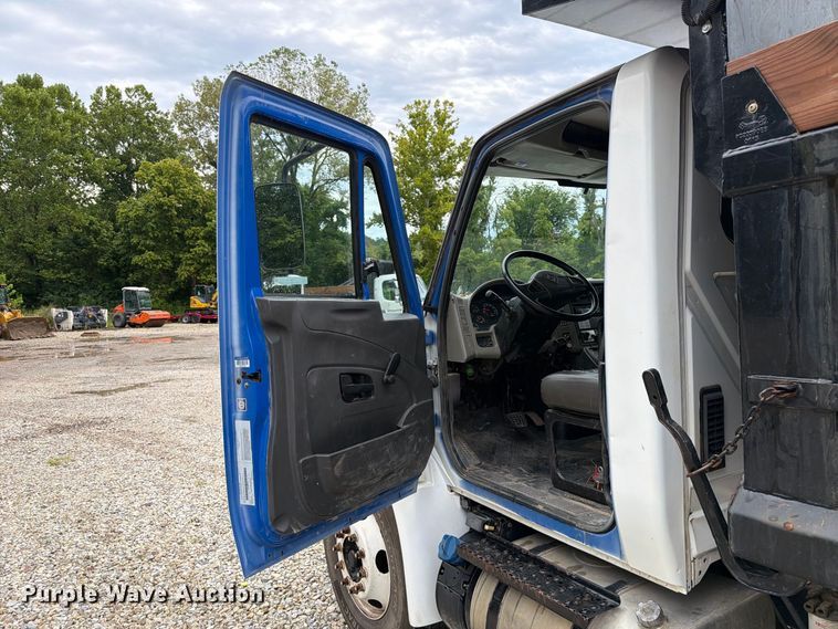 image for item FT6186 2017 International 4300 dump truck