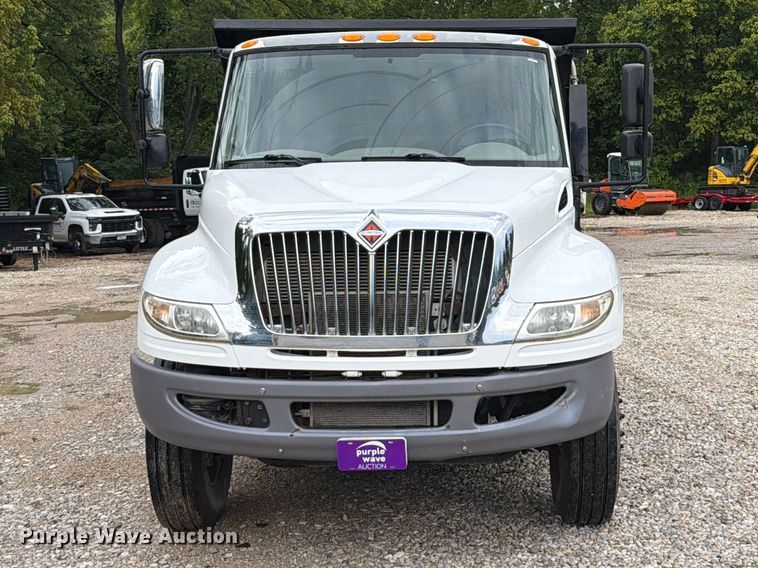 image for item FT6187 2018 International 4300 SBA dump truck