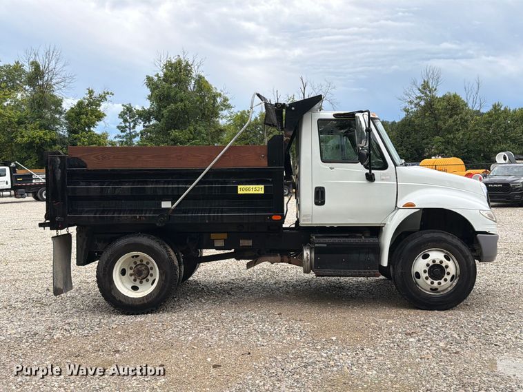 image for item FT6187 2018 International 4300 SBA dump truck