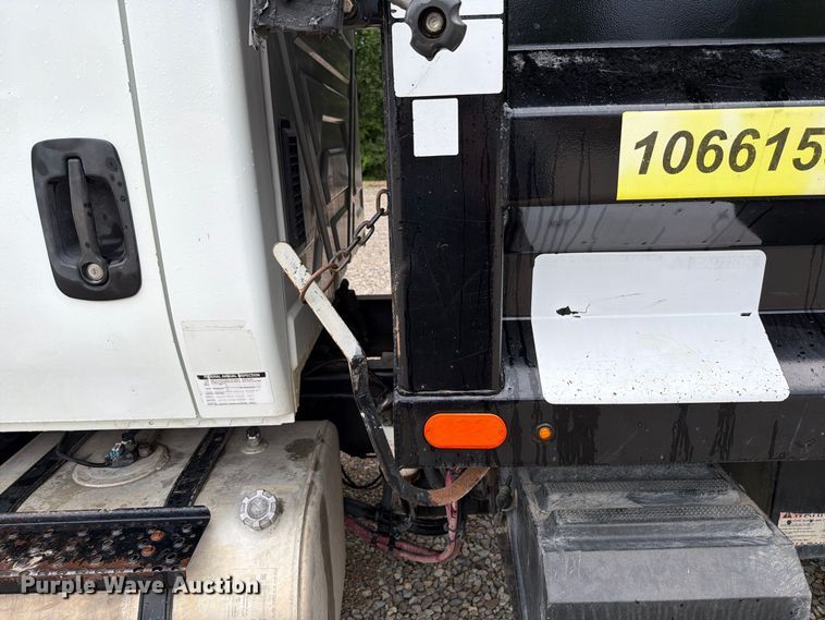 image for item FT6187 2018 International 4300 SBA dump truck