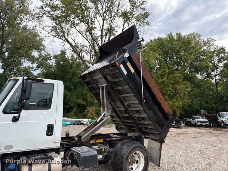 image for item FT6187 2018 International 4300 SBA dump truck
