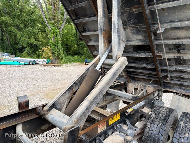 image for item FT6187 2018 International 4300 SBA dump truck