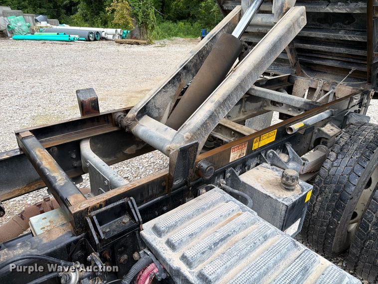 image for item FT6187 2018 International 4300 SBA dump truck