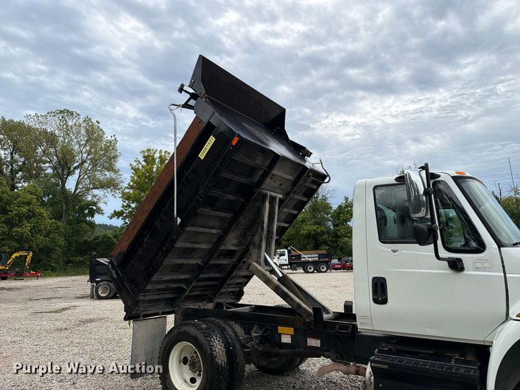 image for item FT6187 2018 International 4300 SBA dump truck