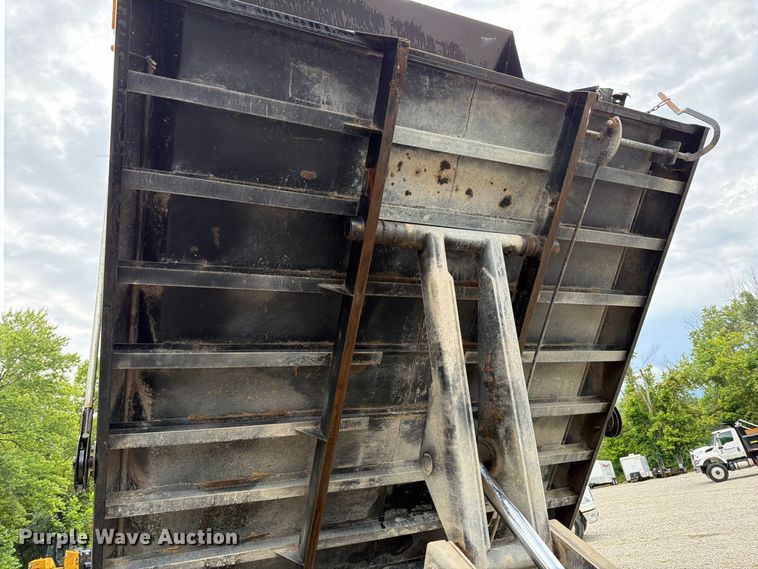 image for item FT6187 2018 International 4300 SBA dump truck