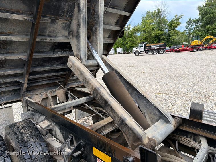 image for item FT6187 2018 International 4300 SBA dump truck