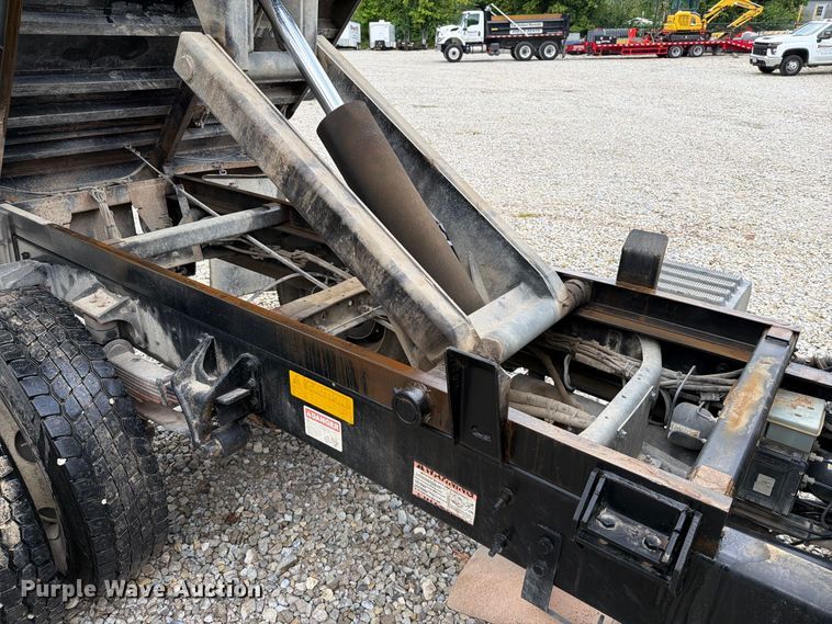 image for item FT6187 2018 International 4300 SBA dump truck
