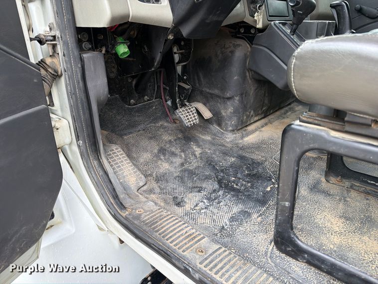 image for item FT6187 2018 International 4300 SBA dump truck