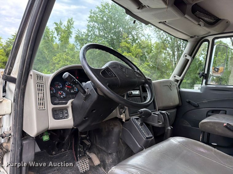 image for item FT6187 2018 International 4300 SBA dump truck