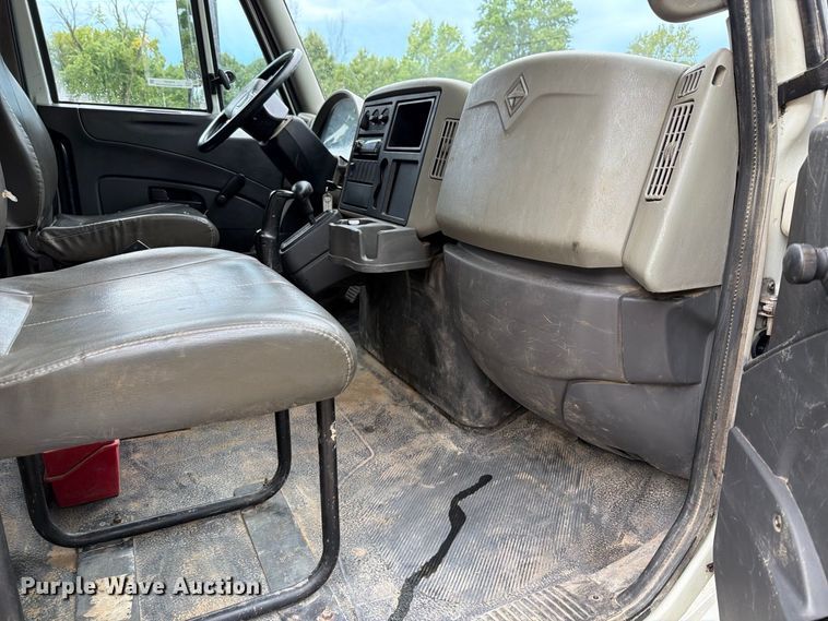 image for item FT6187 2018 International 4300 SBA dump truck