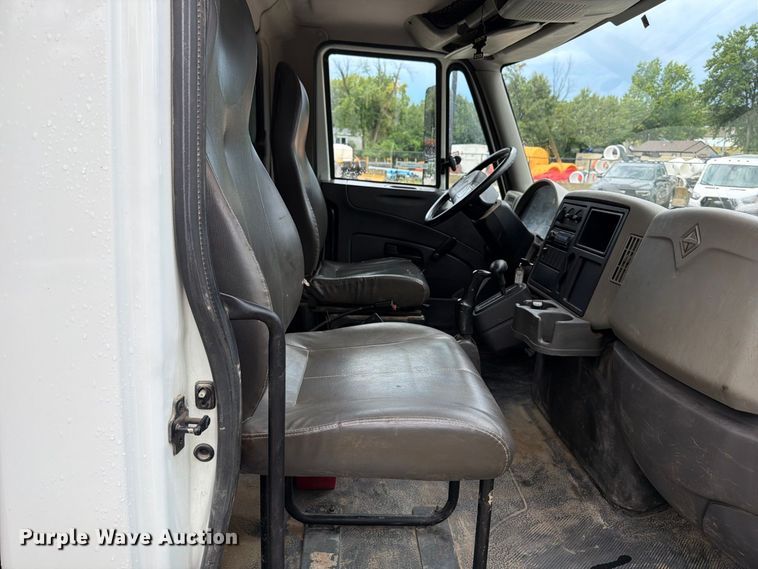 image for item FT6187 2018 International 4300 SBA dump truck