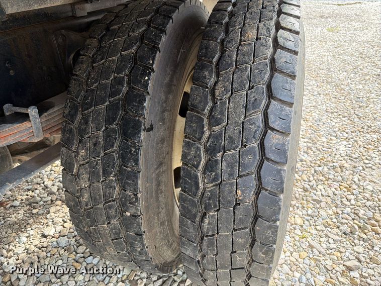 image for item FT6187 2018 International 4300 SBA dump truck