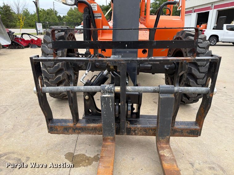 image for item FT6188 2014 JLG 8042 telehandler